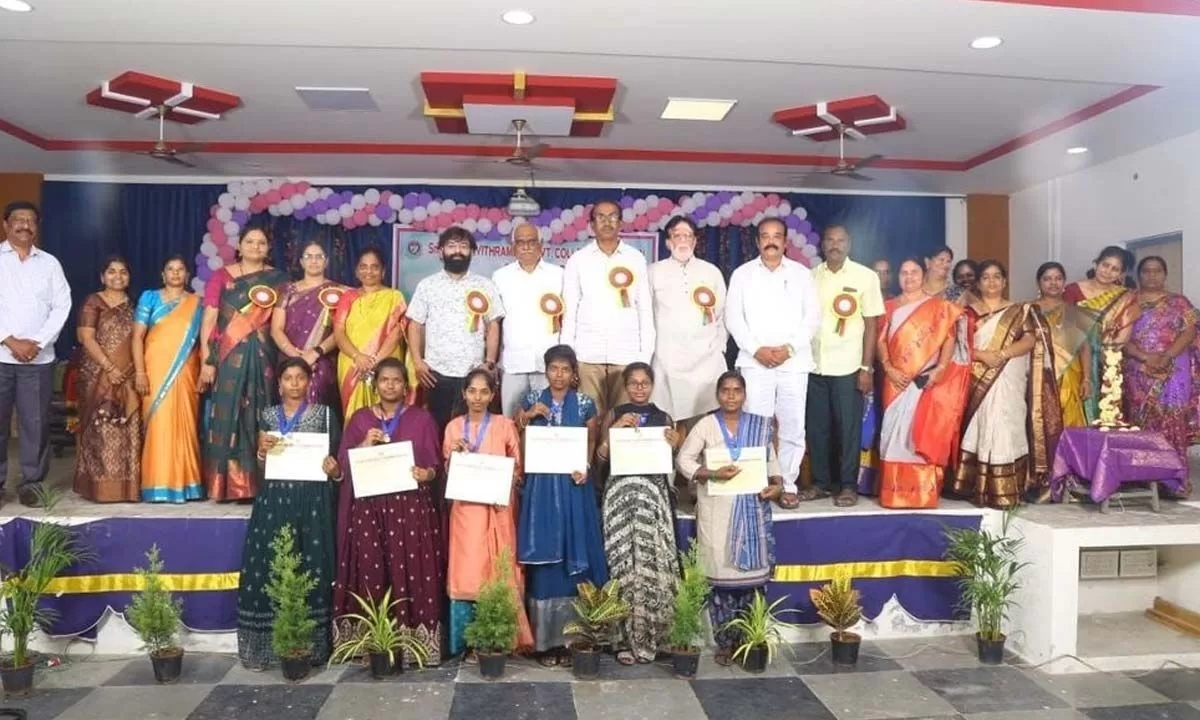 42nd annual day of Savitramma women’s college celebrated