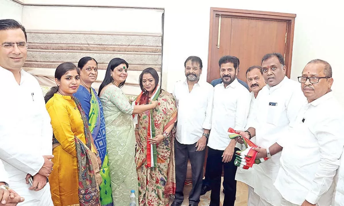 City Mayor Vijayalaxmi joins Congress party