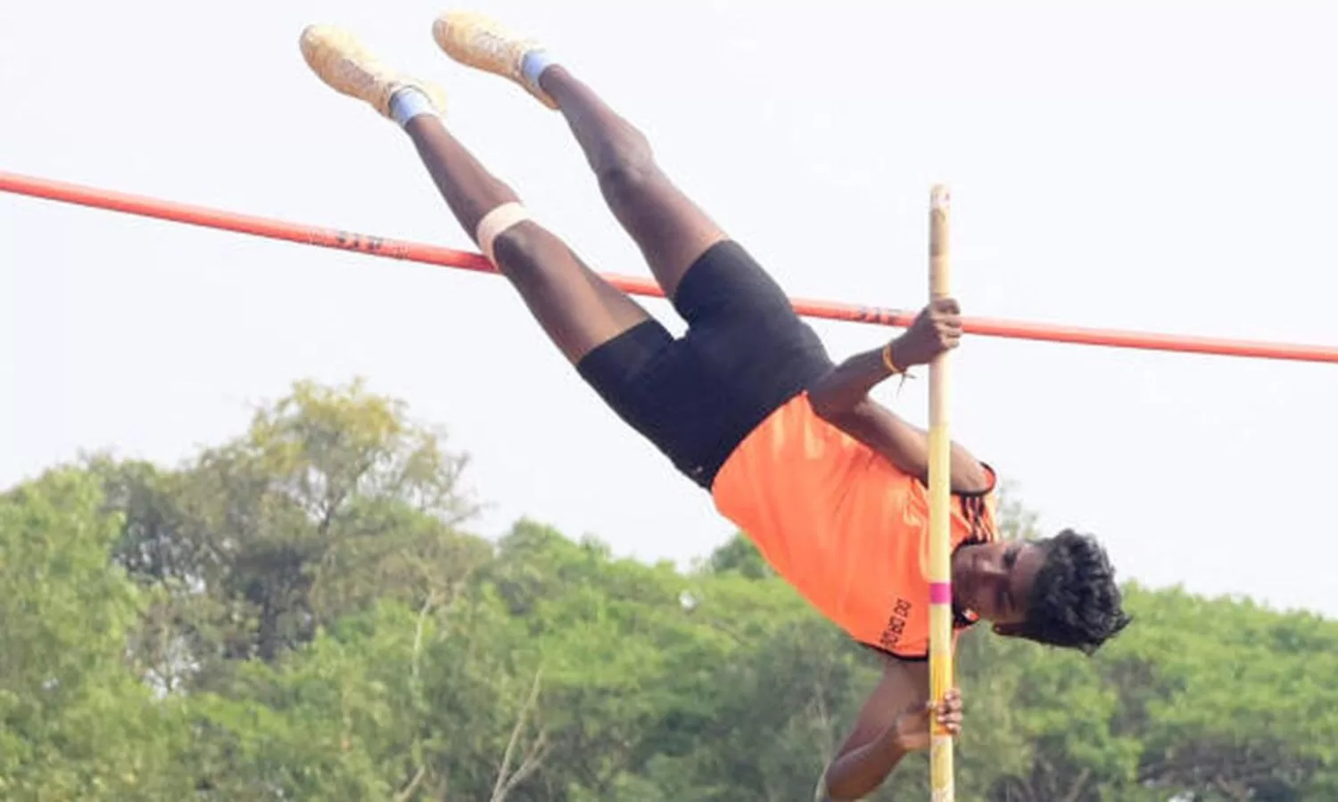 Pavithra Vengatesh clinches pole vault gold notching new personal record