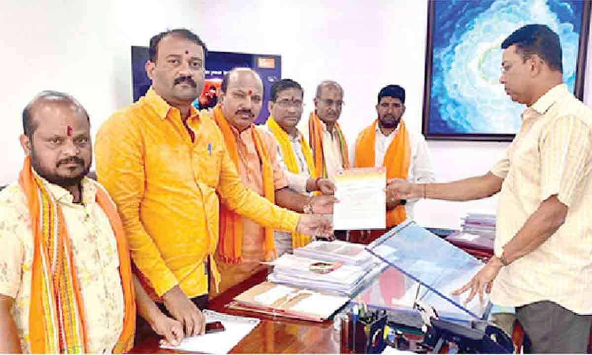 VHP demands action against CM for ‘hurting Hindu sentiments’