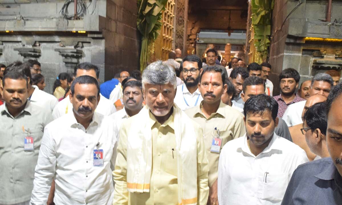 TDP Chief and opposition leader Chandrababu Naidu offered prayers in Tirumala Temple