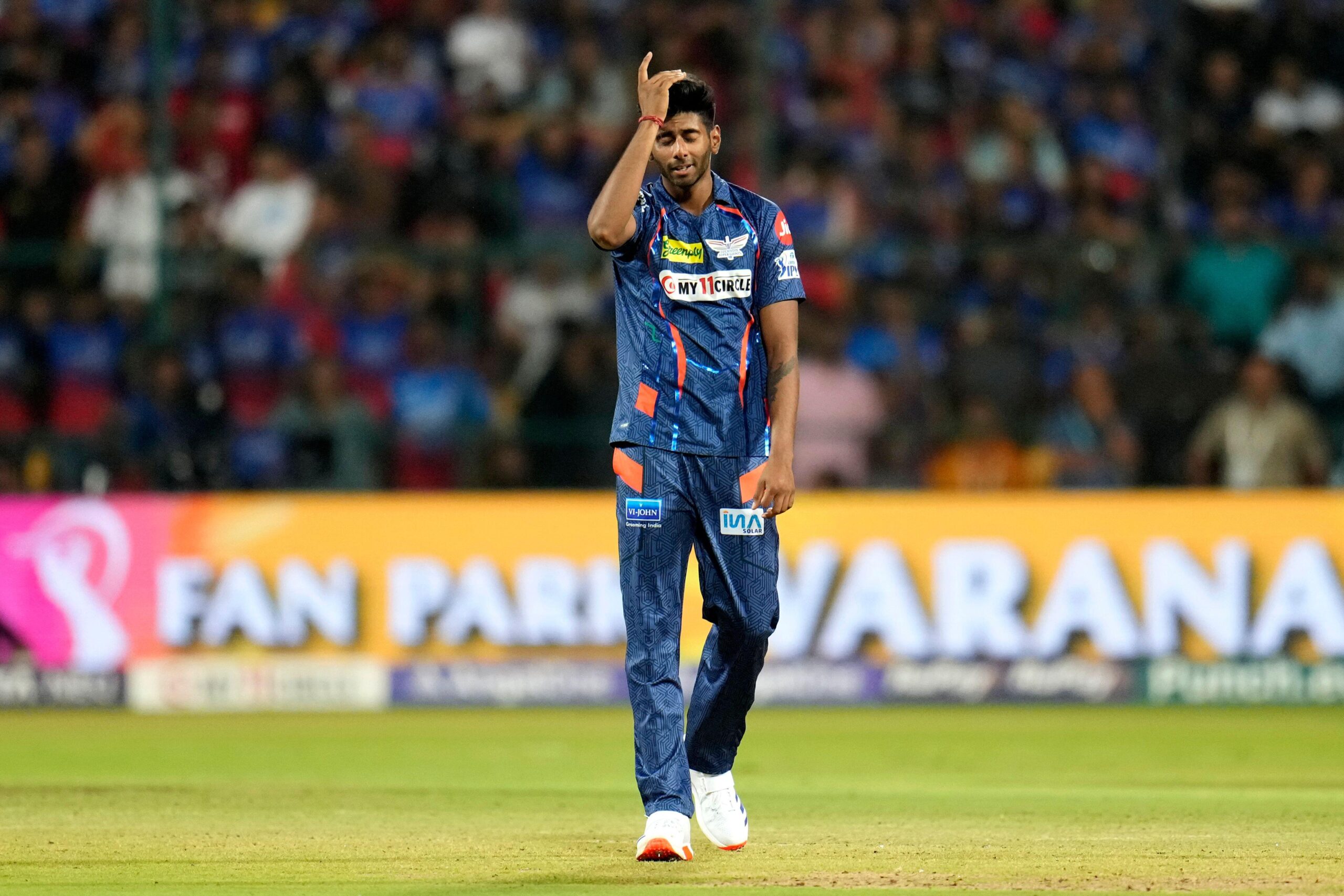 Jasprit Bumrah gives tips to Mayank Yadav, win hearts of fans with heart-warming gesture
