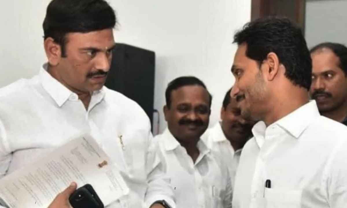 RRR mulakat with Jagan in Assembly surprise one and all