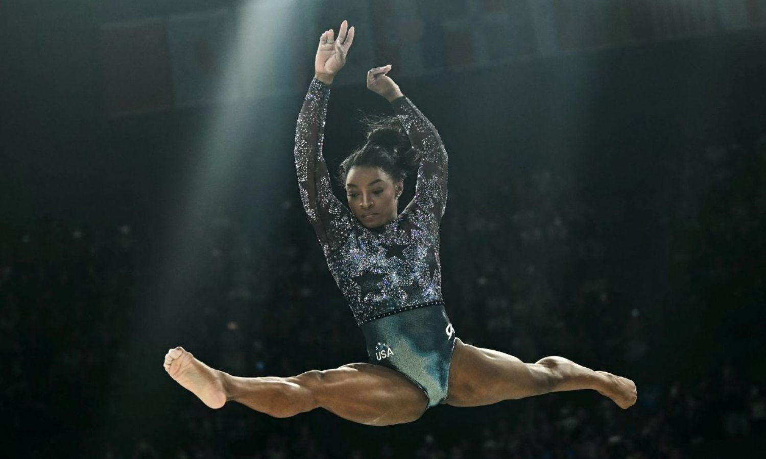 Simone Biles defies leg injury, to compete in team finals