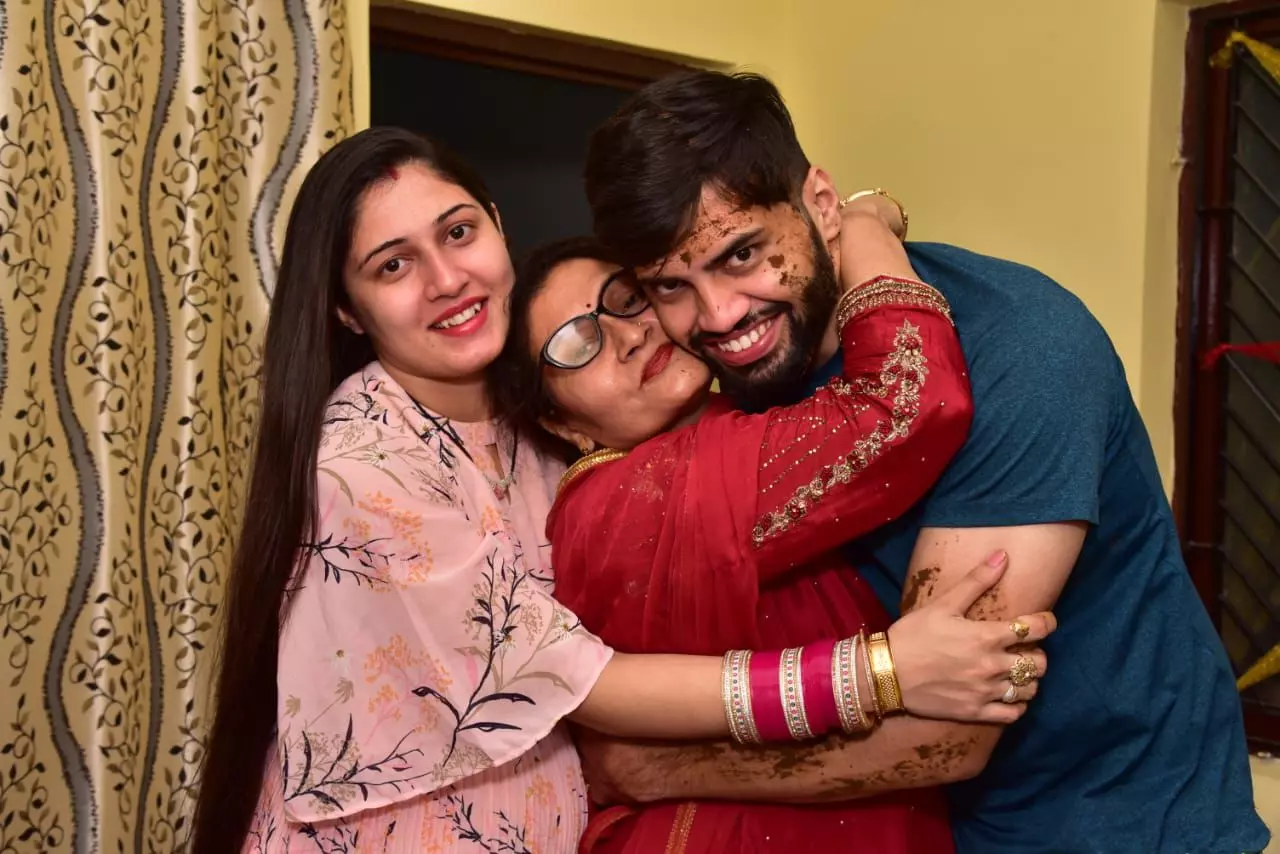 Left to right: Akansha with her mother and brother Rahul. When she came to her parents house, she would be happy but when she went back to her in-laws she would be stressed about what they would do to her, Rahul said. (Photo credit: @liftsbyrahul)