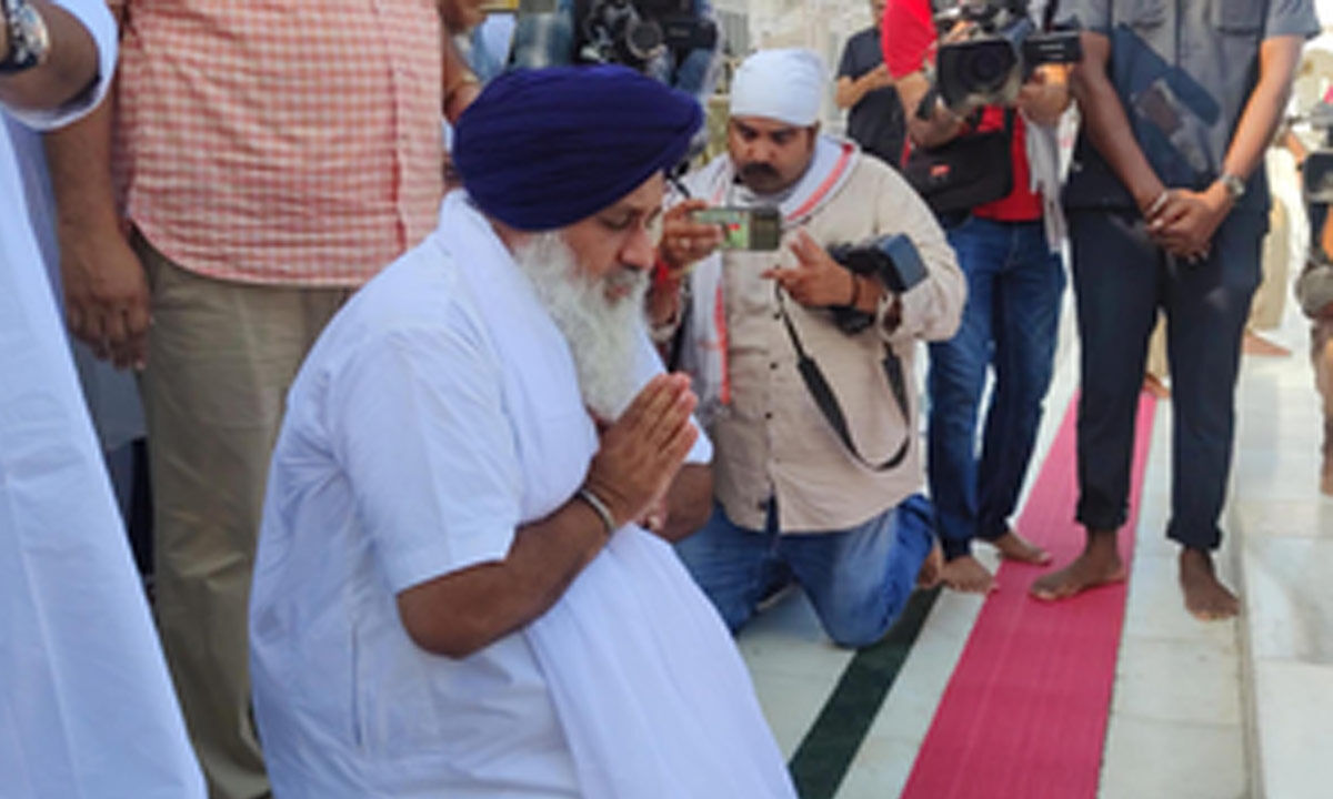 A day after declared 'sinner', Sukhbir Badal appears before Akal Takht