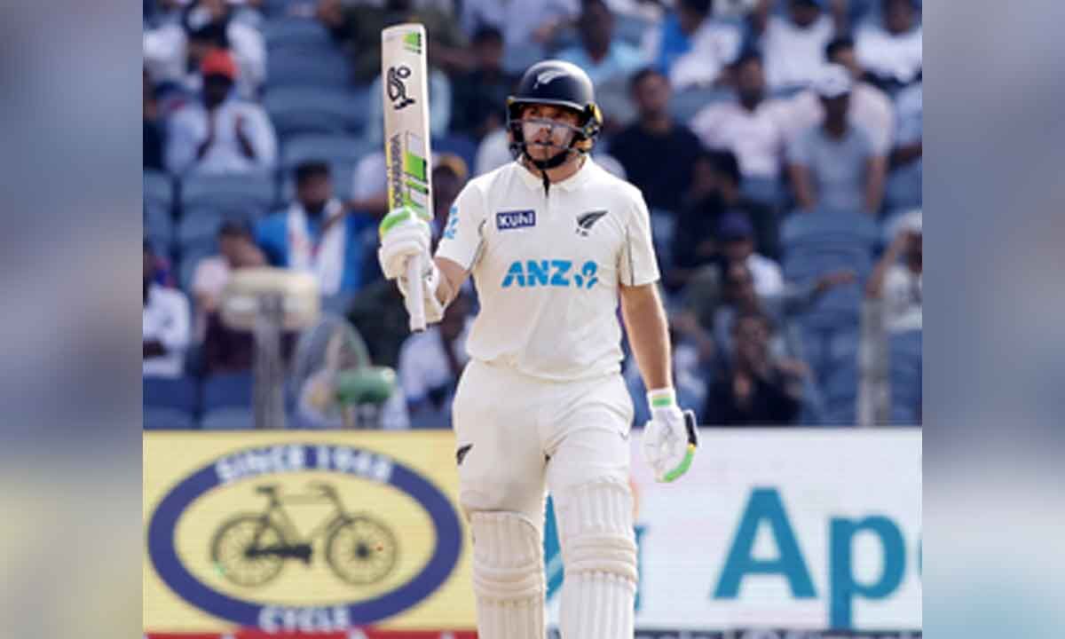 New Zealand stretch lead to 188 at Tea