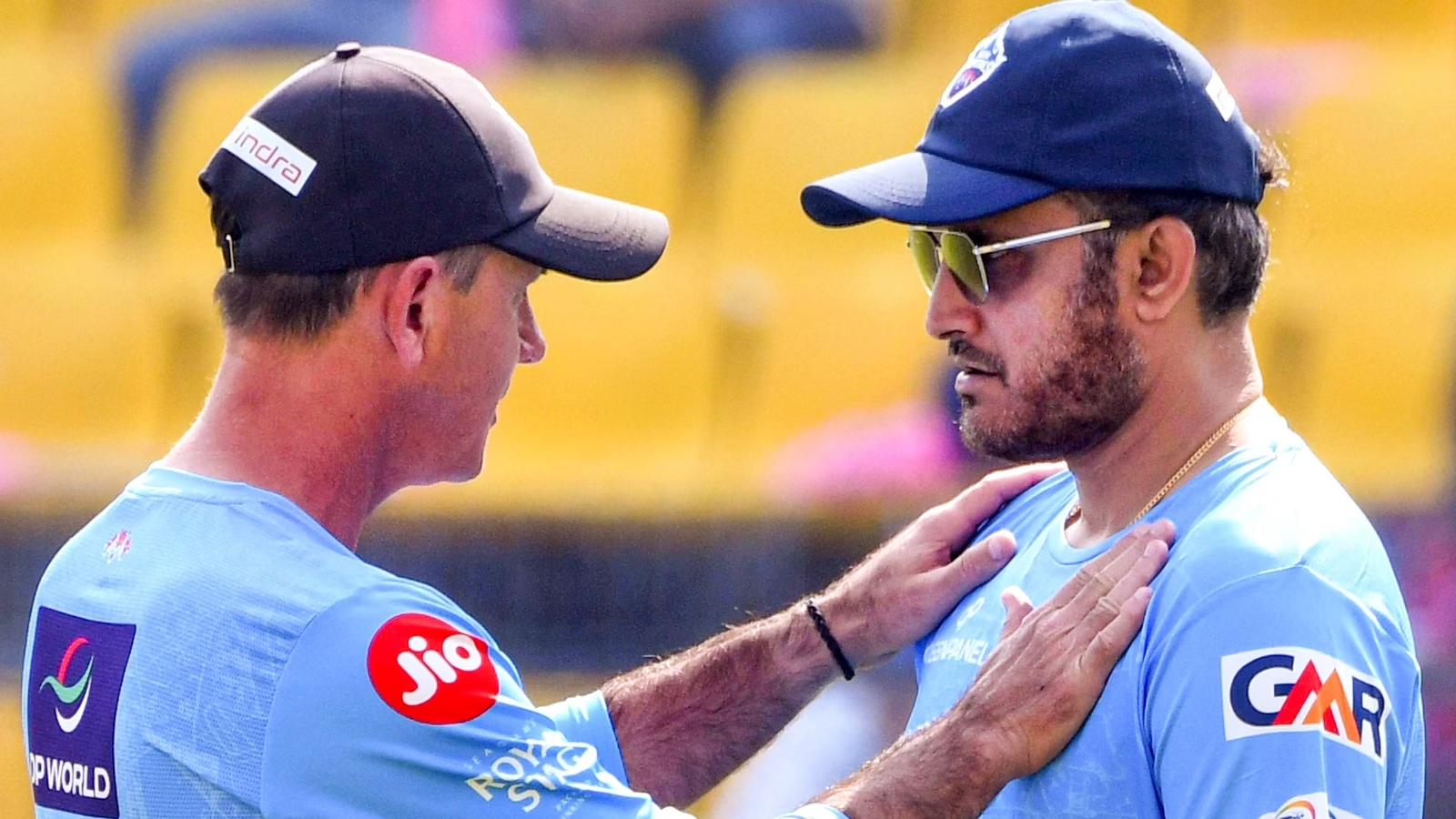 With the Delhi Capitals under pressure, Ricky Ponting and Sourav Ganguly got into a verbal altercation with the umpire in the RR vs DC match.